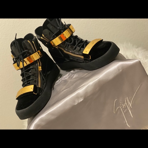 Giuseppe Zanotti
Coby velvet hi-top sneakers - Picture 3 of 9